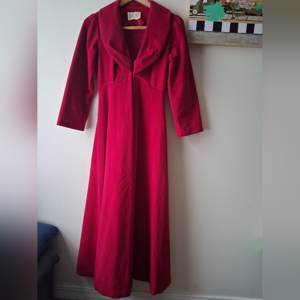 Vanity Fair Rich Red Long Sleeve Glam Elegant Robe, Size 10, Vintage